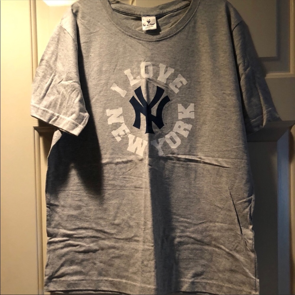 NYY Tee **NWT